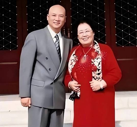 （华人成新西兰女首富是谁）
